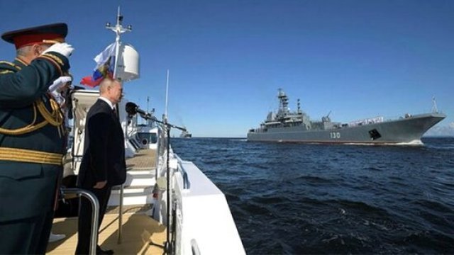 Putin yeni silahlarını dünyaya göstərdi - FOTO