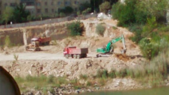 Yasamal ərazisindəki gölü yenə qurutmağa başladılar - VİDEO
