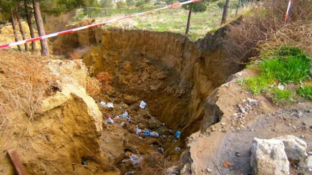 Bakıda faciə: Fəhlə torpaq uçqununa düşüb öldü