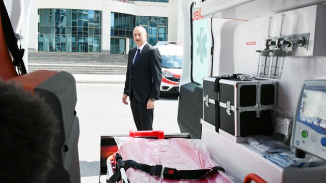 İlham Əliyevin tapşırığıyla ölkəyə yeni təcili yardım maşınları gətirildi - FOTO