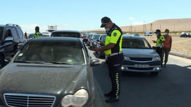 İcazəsiz rayonlara getmək istəyən sürücülər geri qaytarılır - Video