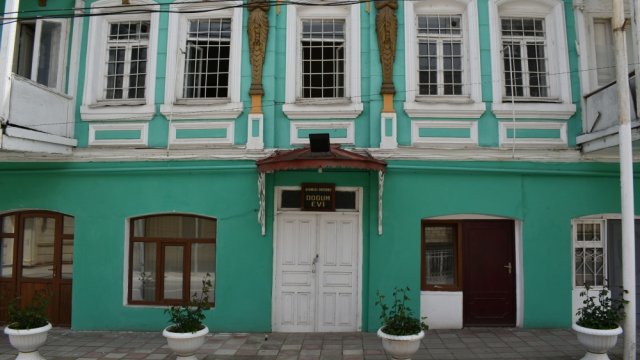 Doğum evinə çevrilmiş tarixi abidə - VİDEO