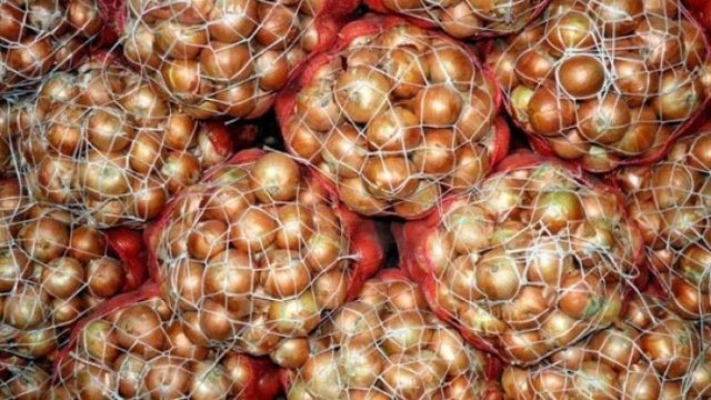 Etiraz edərək satdığı soğanı yandıran şəxslə bağlı - Açıqlama