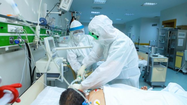 Süni tənəffüs cihazına qoşulanların sayı azalıb - RƏSMİ