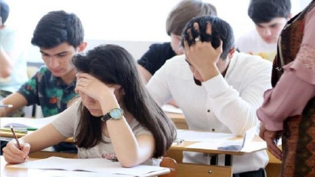 Universitetə qəbul balları niyə aşağı salınır? - Təhsil texnoloqunun şərhi