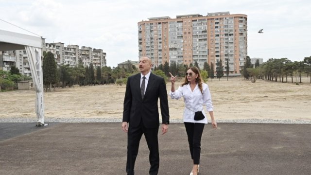 İlham Əliyev: Dərhal göstəriş verdim ki, bütün hasarlar sökülsün - FOTO (Yenilənib)