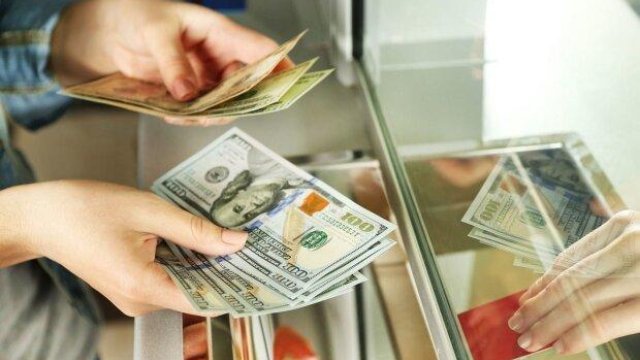 Ukraynadan xaricə pul köçürmələri: Azərbaycan ilk “üçlük”də