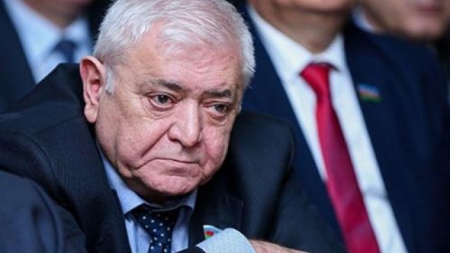 Kişinin maddi problemi olur, acığını arvaddan çıxır - Aqil Abbas