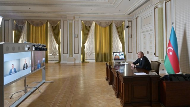 Prezident dövlət şirkətlərindən narazılıq etdi