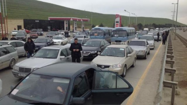 334 nəfər cərimələndi, 870 avtomobil postlardan geri qaytarıldı