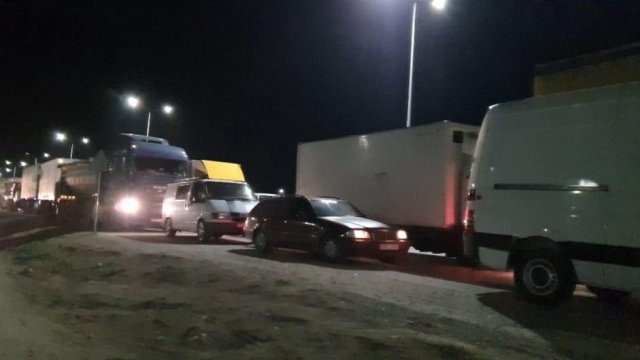 Sərt karantin rejiminə baxmayaraq, Bakıdan rayonlara axın var - VİDEO