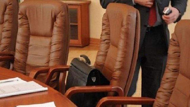 “Özünü rayonun kiçik padşahı kimi aparır” - İcra başçısı ilə deputat arasında QALMAQAL
