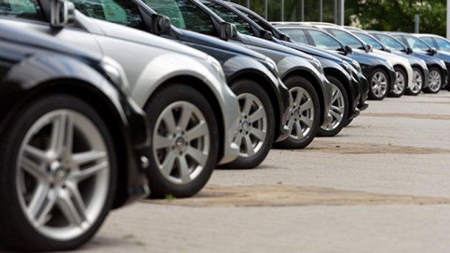 Dövlət avtomobilləri hərraca çıxarılır: 3750 manata 