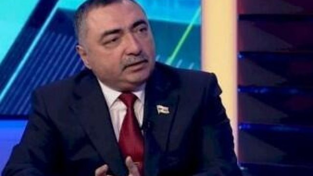 Deputatın 300 min xərclədiyi universitet necə təhsil verir?