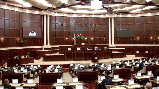Millət vəkilləri yay tətillərini necə keçirirlər? - VİDEO
