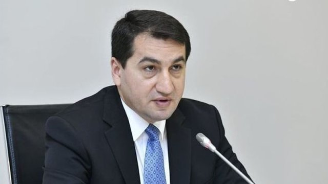 Hikmət Hacıyev qərargahla bağlı satirik video hazırlayan şəxsi təqdir etdi