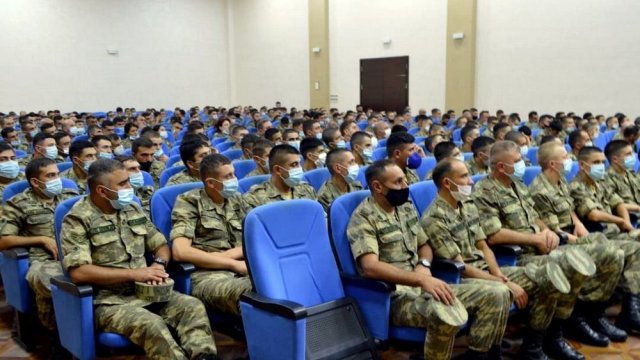 Xanlar Vəliyevxa0əsgərlərlə görüşdü - FOTO