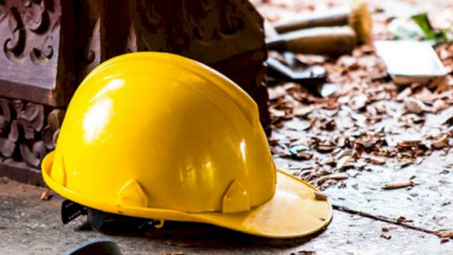 Azərbaycanda fəhlə binadan yıxılıb öldü