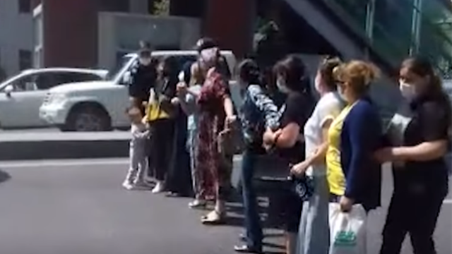 Bakıda qadınların yolu bağlamağa cəhd etməsiylə bağlı AÇIQLAMA