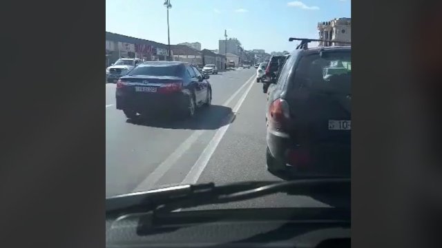 Konstitusiya Məhkəməsinə məxsus avtomobilin sürücüsü 