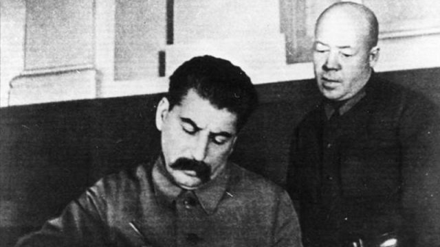 25 il Stalinin şəxsi katibi olan adamı 25 dəqiqədə “xərcləyiblər” - Kreml oyunlarının qurbanı olan Poskrebışev