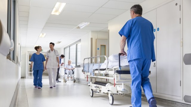 Xəstəxanalar əvvəlki vəziyyətinə qaytarılır - SİYAHI