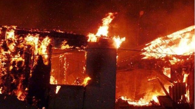 Ermənistanın sərhədyanı kəndlərinin camaatı öz evlərini yandıraraq əraziləri tərk edirlər