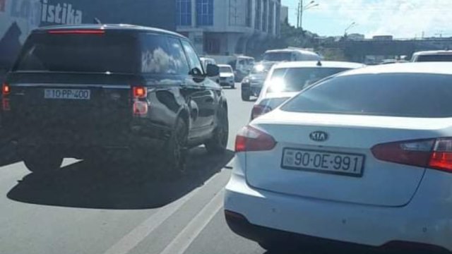 Bakıda 10 PP 400 nömrəli \