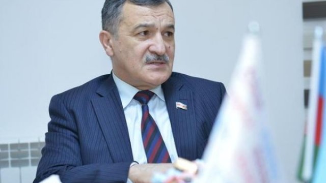 Deputatdan BNA rəsmisinin taksilərlə bağlı çıxışına REAKSİYA