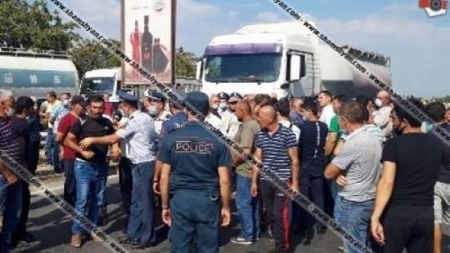 Ermənilər İrana gedən avtomobil yolunu bağladı