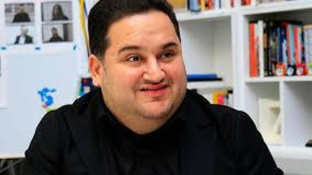 Murad Dadaşov onu da Xəzər TV-yə gətirdi - FOTO