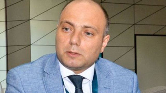 Nazir əvəzi sabiq bələdiyyə sədrinin qızını işdən çıxardı - FOTO