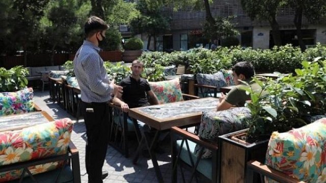 Restoranlar tam açıldı: korona yayıla bilərmi?