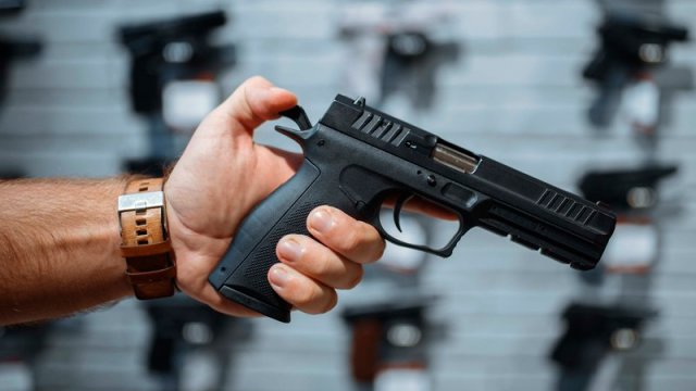 Deputatlara tapança verilib? - AÇIQLAMA