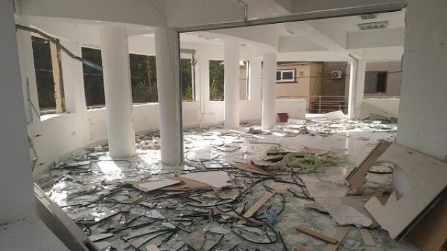 Mehdiyevin Məmmədova verdiyi binanın söküntüsü dayandı - VİDEO