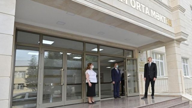 Prezident Bakıda orta məktəbin yeni korpusunun açılışında iştirak etdi - FOTO (Yenilənib)