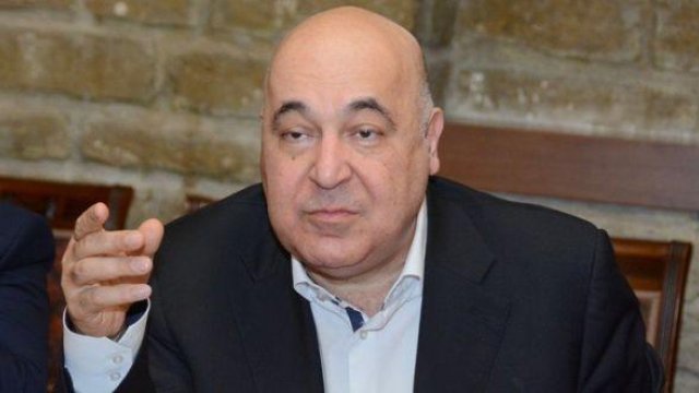 Xalq yazıçısından rus məktəblərinin bağlanmasını istəyənlərə sərt sözlər