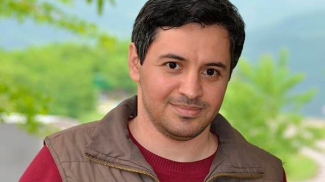 Çingiz Abdullayev ana dilini alçaltmaq məqsədi güdür - Aqşin Yenisey