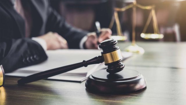 XİN-in həbsdə olan sabiq vəzifəli şəxsi məhkəməyə gətirildi