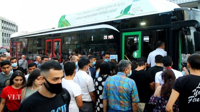 “Sıxlıq olan avtobuslara minməyin” çağırışından sonrakı vəziyyət - VİDEO