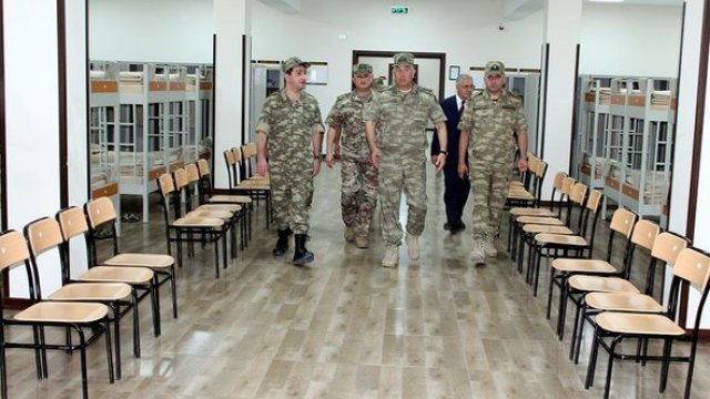 Prezidentin köməkçisi cəbhəboyu zonada oldu - FOTO