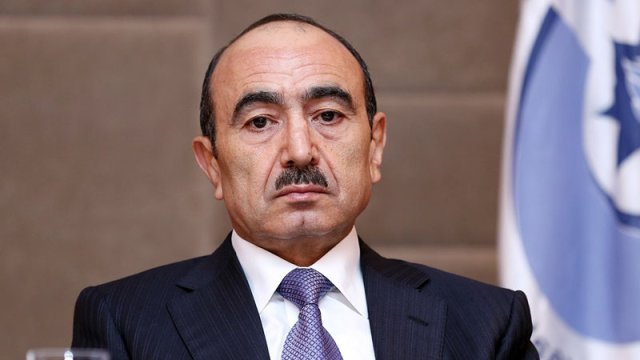 Türkiyənin dövlət qəzeti Əli Həsənovu \