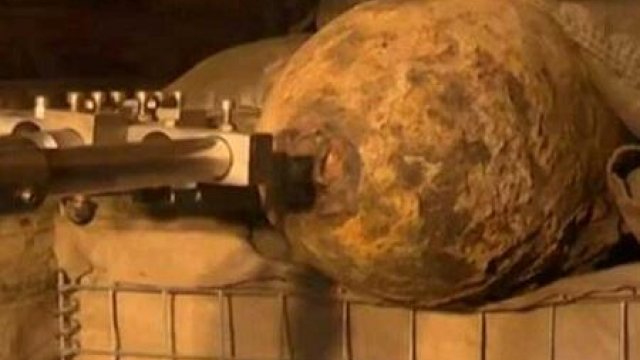 75 illik bomba tapıldı: 7 min insan təxliyə edildi