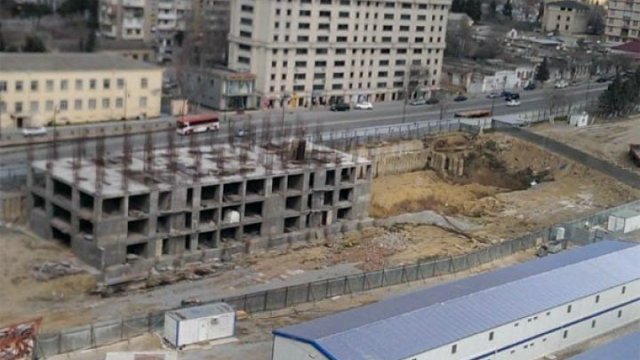 Bakıda məşhur tikinti şirkətinin əmlakına HƏBS QOYULDU