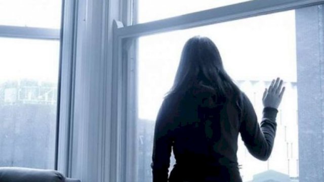 Bakıda 27 yaşlı müəllim özünü binadan atdı - FOTO