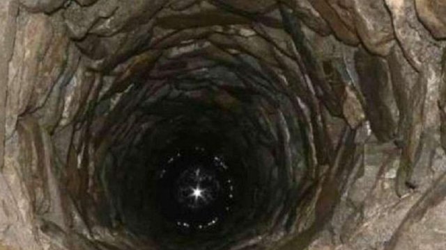 Bakıda at kanalizasiyaya düşdü