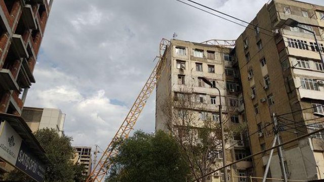 Bakıda kranların yaratdığı təhlükə - VİDEO