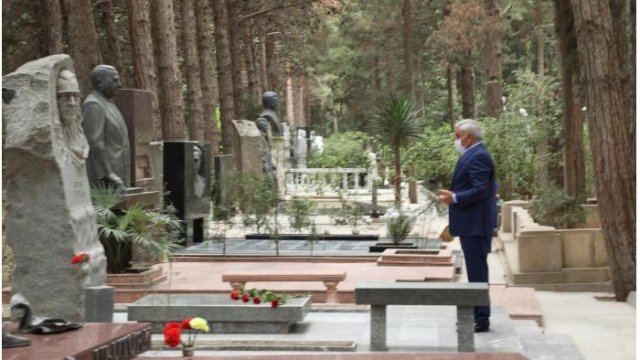 Rövnəq Abdullayev Fəxri Xiyabanda - FOTOLAR