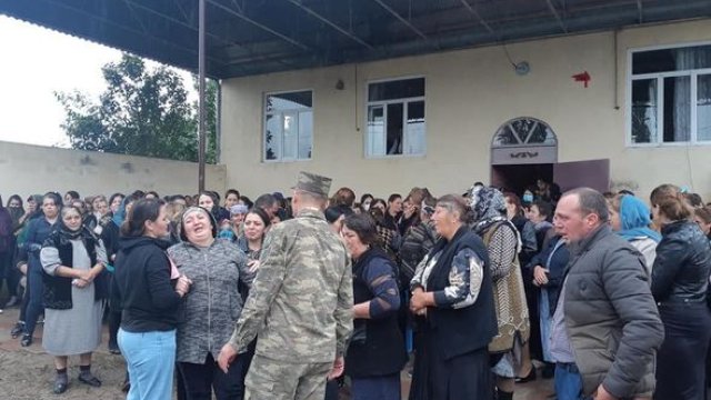 Tovuz şəhidi ilə vidalaşır - FOTO/VİDEO