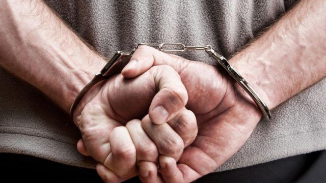 Bakıda vəzifəli şəxsin qətl törədən oğlu polisə TƏSLİM OLDU
